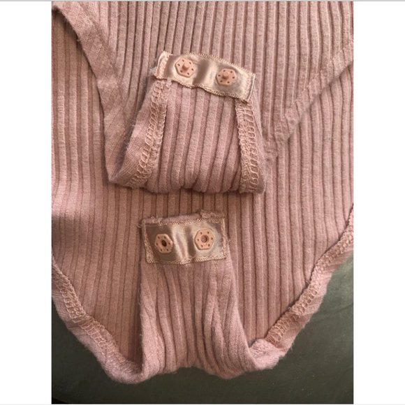 ✨H&M DUSTY PINK LACE UP V NECK RIBBED BODYSUIT - SIZE: US S - Picture 7 of 8